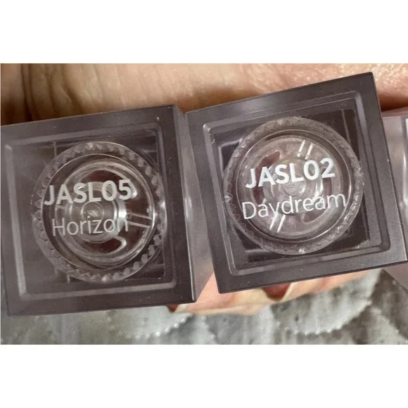 Joah NWT By Kiss Air Light Satin Lipstick Pack Of 4 - Picture 3 of 6